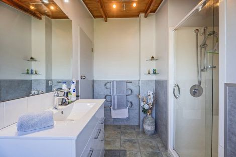 Photo of property in 10 Oyster Drive, Cooks Beach, Whitianga, 3591