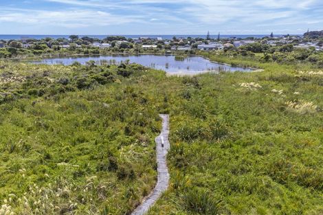 Photo of property in 41 Queens Road, Waikanae Beach, Waikanae, 5036