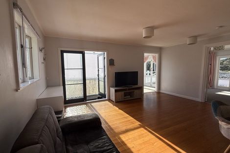 Photo of property in 1/76 Kaurilands Road, Titirangi, Auckland, 0604