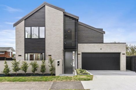 Photo of property in 1 The Crest, Sunnyhills, 2010