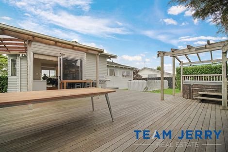 Photo of property in 5 Harford Place, Pakuranga Heights, Auckland, 2010