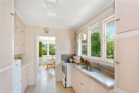 Photo of property in 40 Catherine Crescent, Paparangi, Wellington, 6037