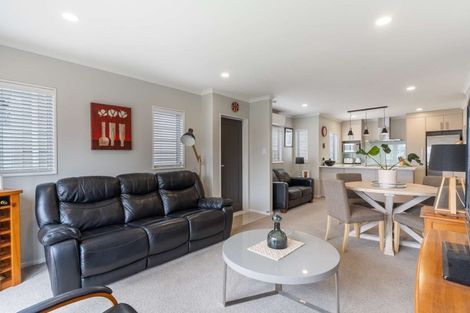 Photo of property in 51 Tribute Loop, Takanini, 2112