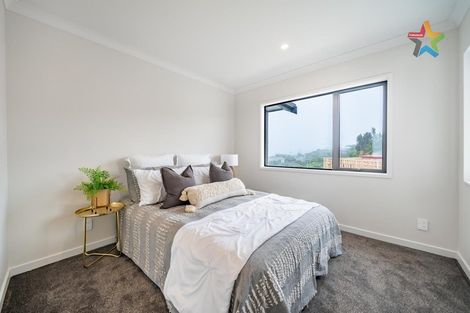 Photo of property in 8 Poto Road, Normandale, Lower Hutt, 5010