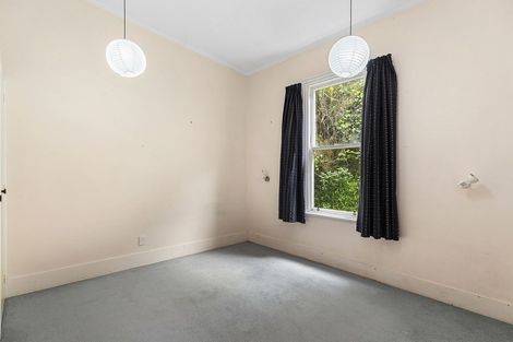 Photo of property in 39 Garden Road, Northland, Wellington, 6012