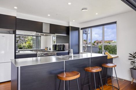 Photo of property in 2 Bideford Street, Brooklands, New Plymouth, 4310