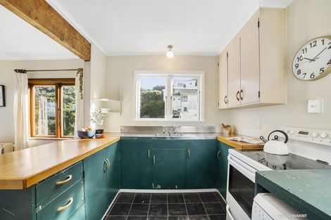 Photo of property in 11 Oku Street, Island Bay, Wellington, 6023