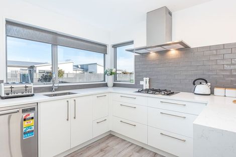 Photo of property in 7 Kakapo Lane, Redwood, Christchurch, 8051