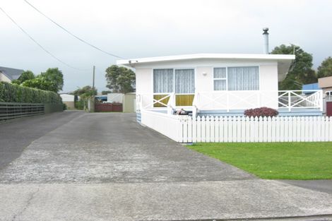 Photo of property in 12 Mace Terrace, Oakura, 4314