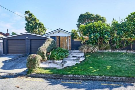 Photo of property in 42 Pukatea Street, Eastbourne, Lower Hutt, 5013