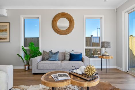 Photo of property in 1 Koiora Road, Clarks Beach, 2122