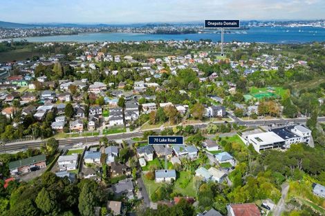 Photo of property in 70 Lake Road, Northcote, Auckland, 0627