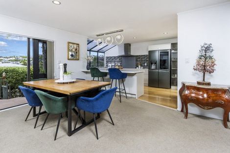 Photo of property in 2/20 Kiteroa Terrace, Rothesay Bay, Auckland, 0630