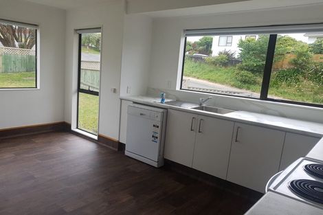 Photo of property in 79 Victory Crescent, Tawa, Wellington, 5028