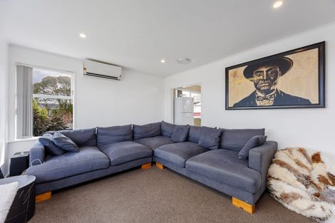 Photo of property in 9 Grimshaw Place, Henderson, Auckland, 0612