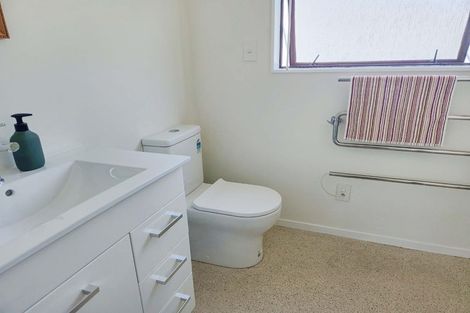 Photo of property in 42 Thatcher Crescent, Crofton Downs, Wellington, 6035