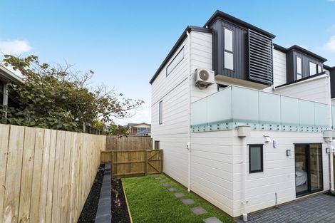 Photo of property in 8/6 Shakespeare Road, Milford, Auckland, 0620