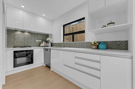 Photo of property in 163a Bradbury Road, Botany Downs, Auckland, 2010