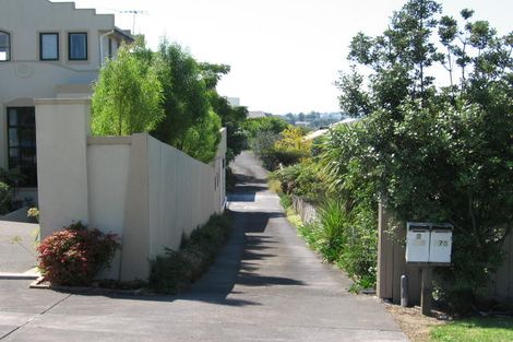 Photo of property in 1/881 East Coast Road, Northcross, Auckland, 0632
