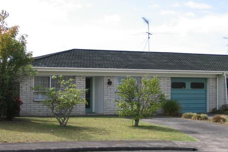 Photo of property in 2/5 Longbill Place, Glendene, Auckland, 0602