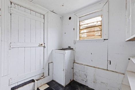 Photo of property in 69 Domett Street, Waitara, 4320