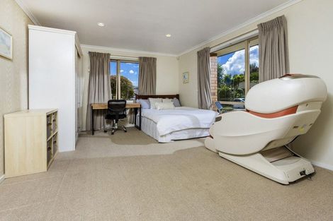 Photo of property in 5 Sunvista Avenue, Oteha, Auckland, 0632