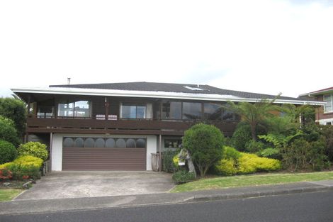 Photo of property in 1/3 Holdaway Avenue, Northcote, Auckland, 0627