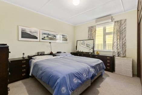 Photo of property in 10 Pukatea Street, Eastbourne, Lower Hutt, 5013