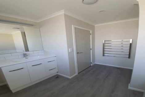 Photo of property in 6a Te Whiti Grove, Waterloo, Lower Hutt, 5011