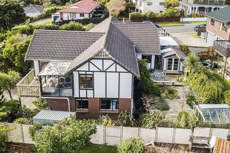 Photo of property in 32 Kinloch Place, Papakowhai, Porirua, 5024