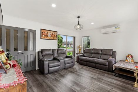 Photo of property in 21 Stellata Court, Randwick Park, Auckland, 2105