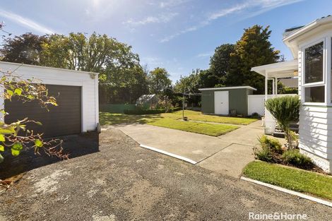 Photo of property in 19 Oxford Street, Martinborough, 5711