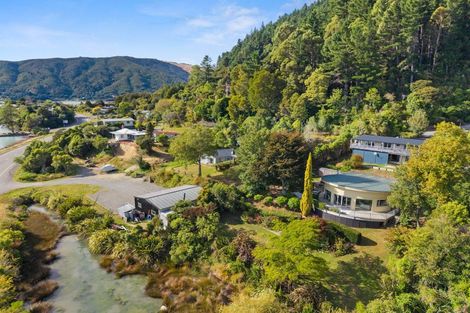 Photo of property in 16 Old Coach Road, Havelock, 7100