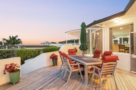 Photo of property in 4 Pacific Parade, Army Bay, Whangaparaoa, 0930