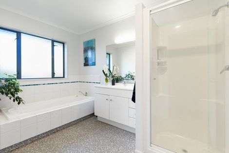 Photo of property in 11a Bowling Road, Greenmeadows, Napier, 4112