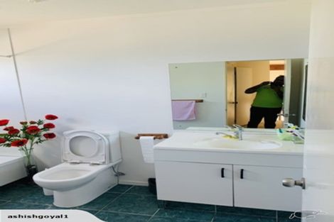 Photo of property in 2b Sunhaven Drive, Newlands, Wellington, 6037