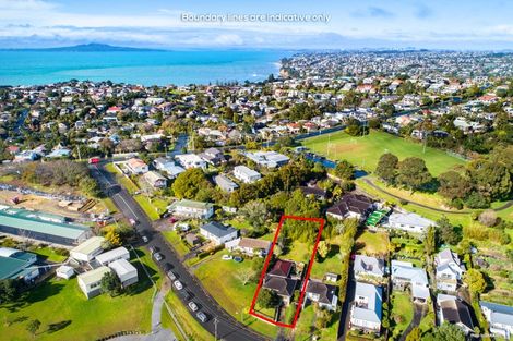 Photo of property in 1/8 Alexander Avenue, Torbay, Auckland, 0630