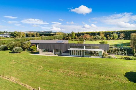 Photo of property in 17 Oram Drive, Turitea, Palmerston North, 4472