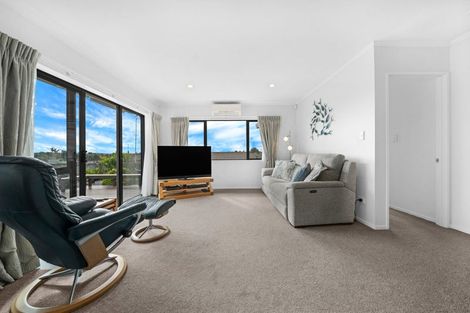 Photo of property in 15 Summerland Drive, Henderson, Auckland, 0612