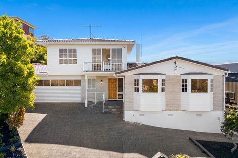 Photo of property in 16 Eastcliffe Road, Castor Bay, Auckland, 0620