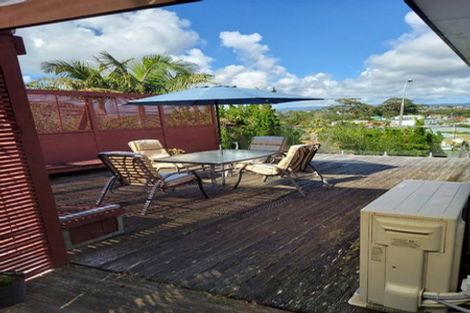Photo of property in 15 Van Dyke Place, West Harbour, Auckland, 0618