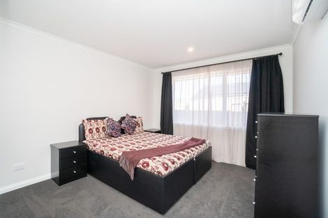 Photo of property in 5 Mediterranean Grove, Fitzherbert, Palmerston North, 4410