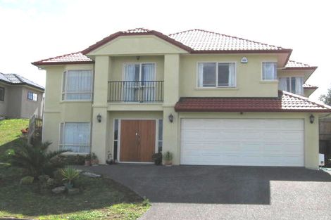 Photo of property in 24 Highgrove Lane, Totara Vale, Auckland, 0632