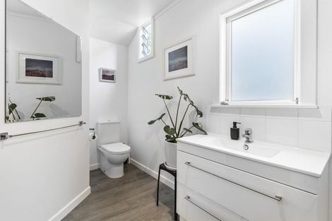 Photo of property in 21 Beach Street, Island Bay, Wellington, 6023