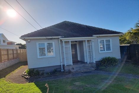 Photo of property in 9 Waiohua Road, Greenlane, Auckland, 1061