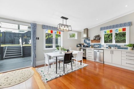 Photo of property in 12 Eden Street, Island Bay, Wellington, 6023