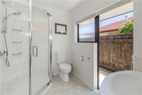 Photo of property in 8 Gandalf Crescent, Paraparaumu, 5032