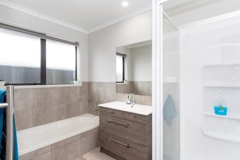 Photo of property in 60 Puhirake Crescent, Pyes Pa, Tauranga, 3112