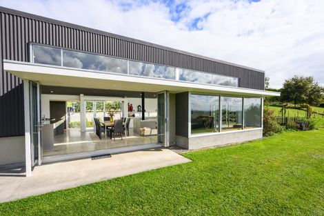 Photo of property in 17 Oram Drive, Turitea, Palmerston North, 4472