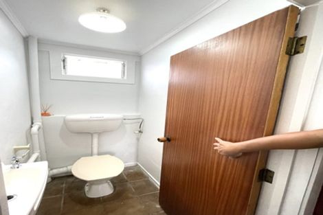 Photo of property in 2 South Pacific Place, Henderson, Auckland, 0612